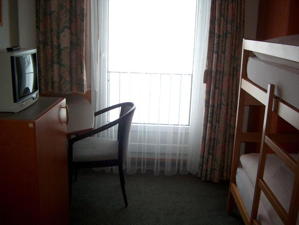 Hotel Restaurant Cristal Braunwald Room photo